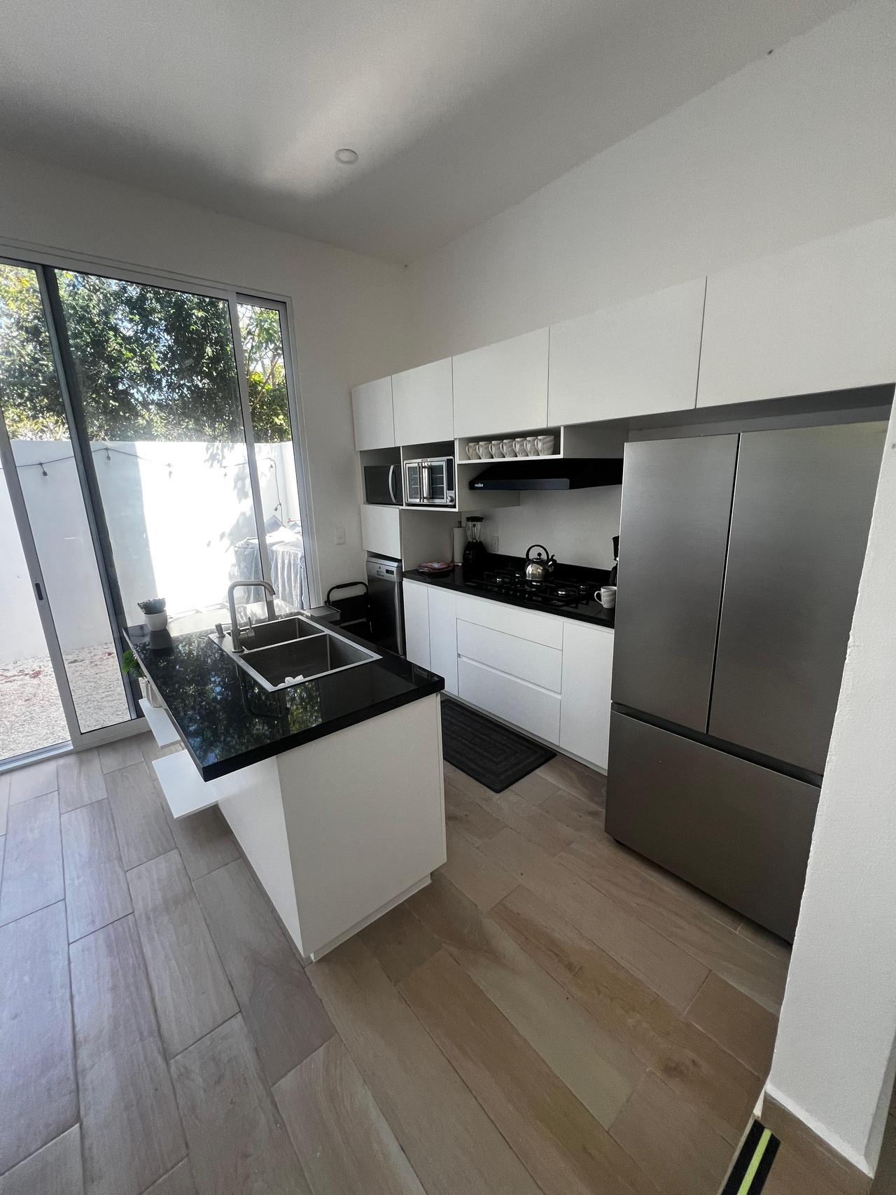 Casa amueblada de 3 recámaras con roof garden en Aldea Umm