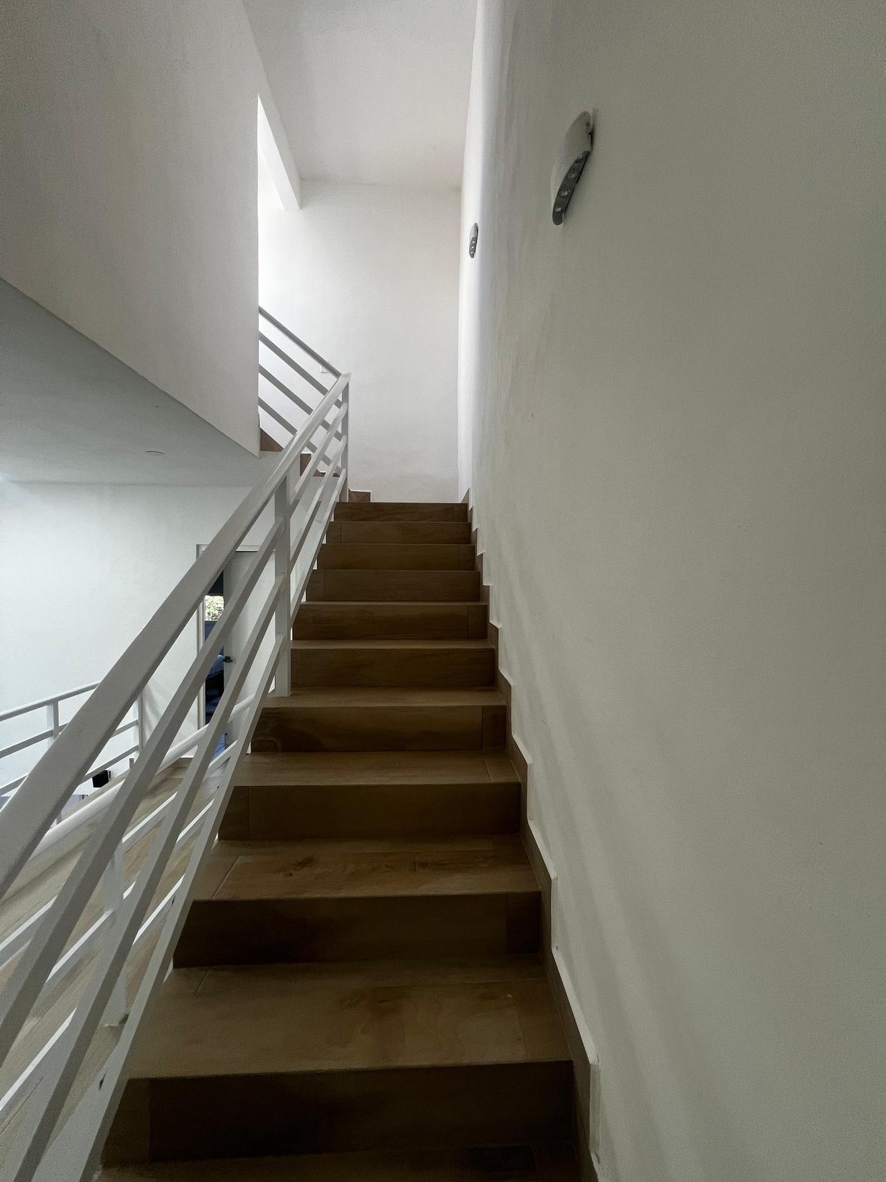 Casa amueblada de 3 recámaras con roof garden en Aldea Umm