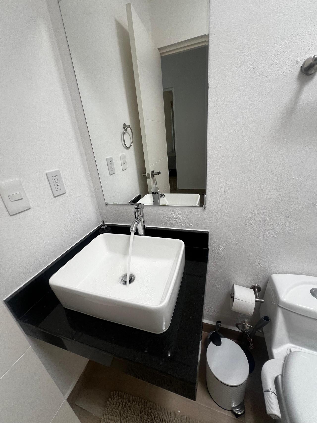 Casa amueblada de 3 recámaras con roof garden en Aldea Umm