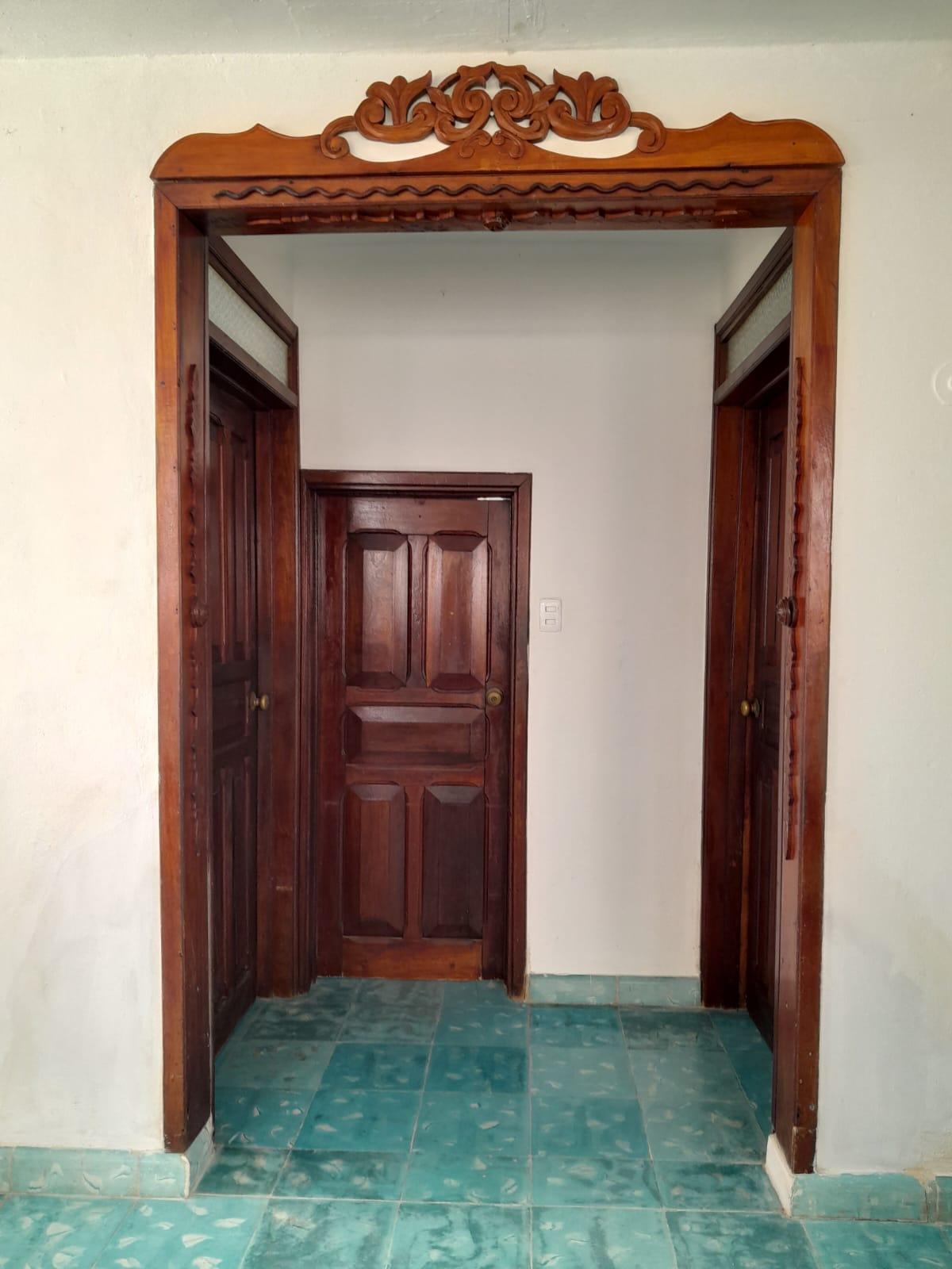 Casa semiamueblada de 2 recámaras a una cuadra de la playa