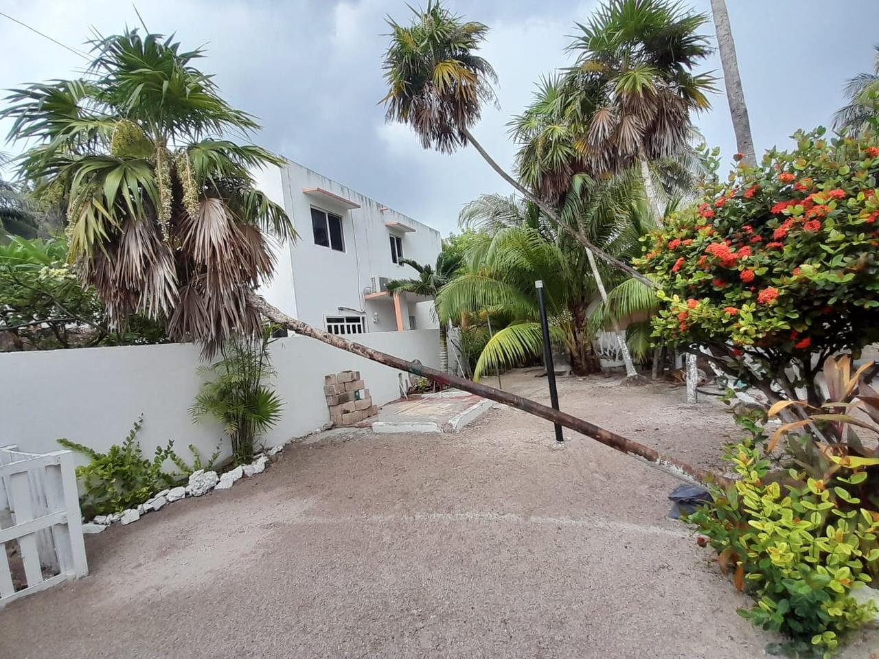 Casa semiamueblada de 2 recámaras a una cuadra de la playa
