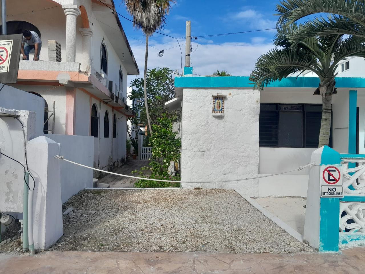 Casa semiamueblada de 2 recámaras a una cuadra de la playa