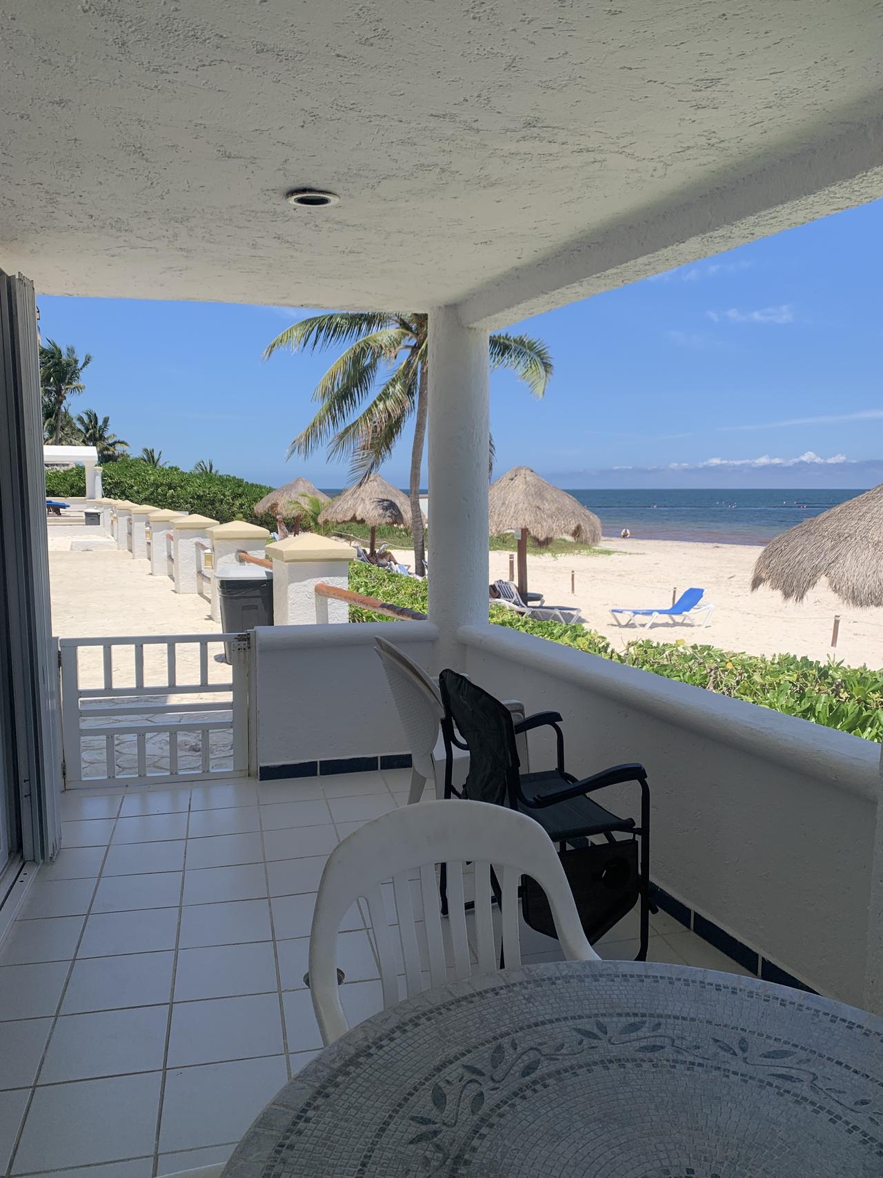 Casa frente al mar con diseño lock-off en Casitas Blancas