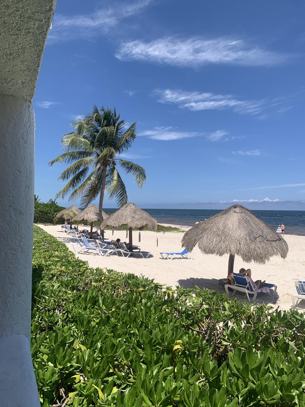 Casa frente al mar con diseño lock-off en Casitas Blancas