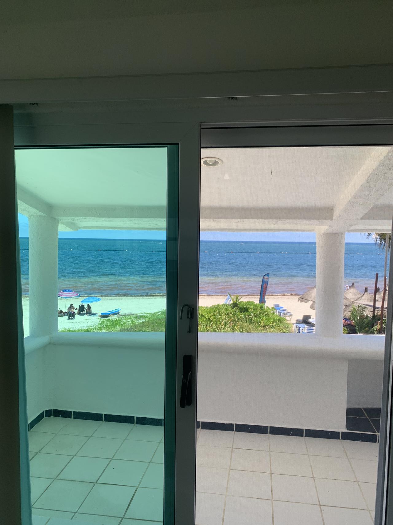 Casa frente al mar con diseño lock-off en Casitas Blancas