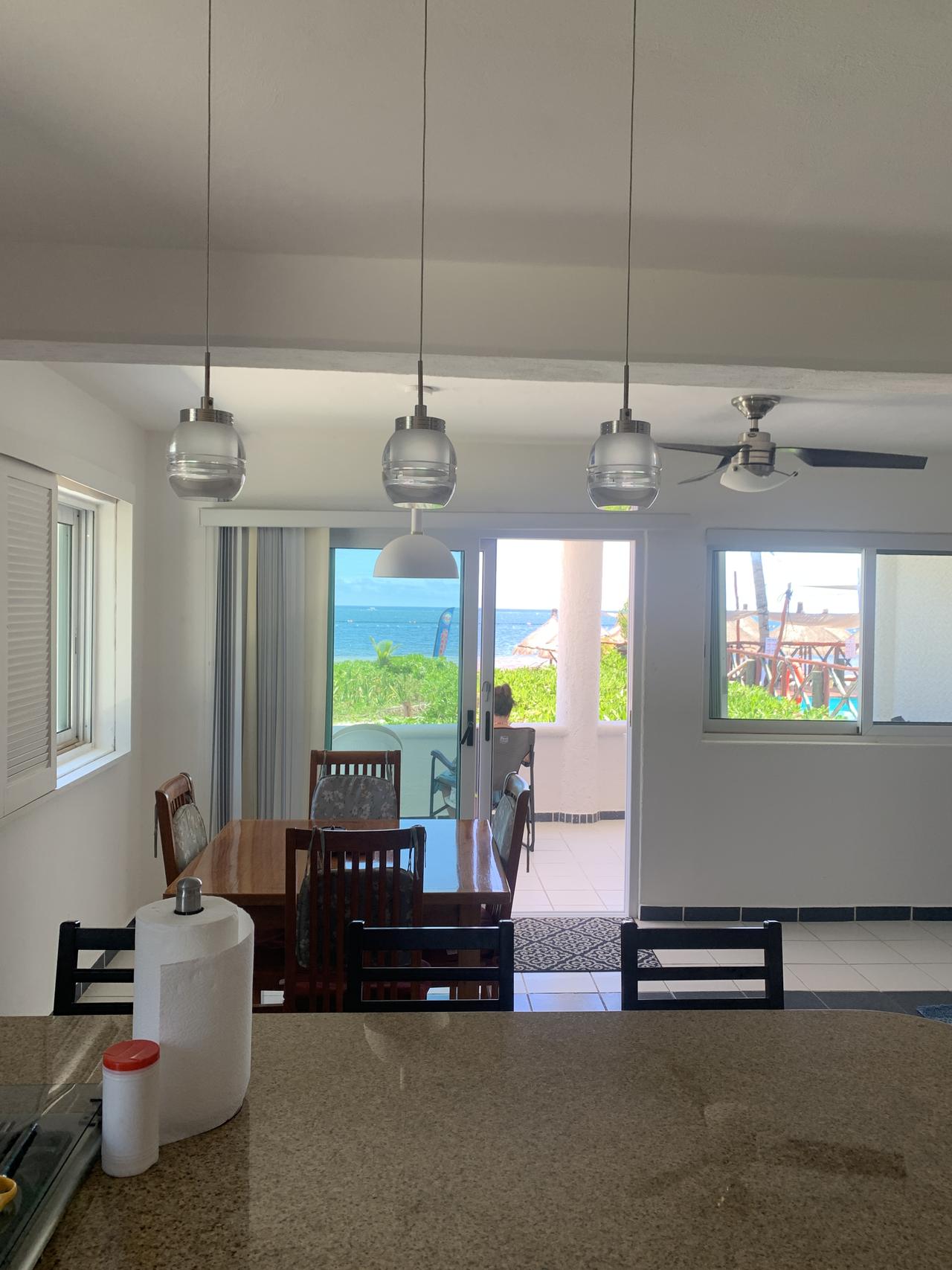 Casa frente al mar con diseño lock-off en Casitas Blancas