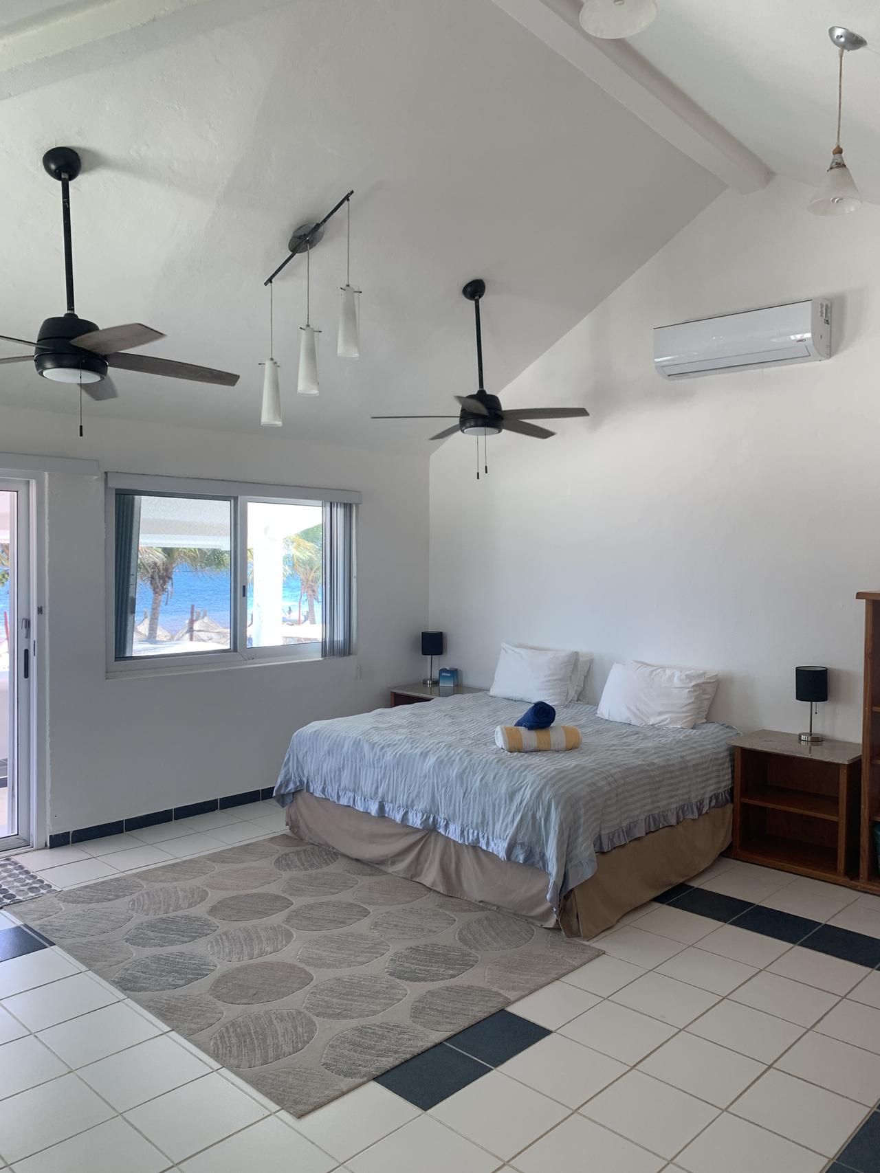 Casa frente al mar con diseño lock-off en Casitas Blancas