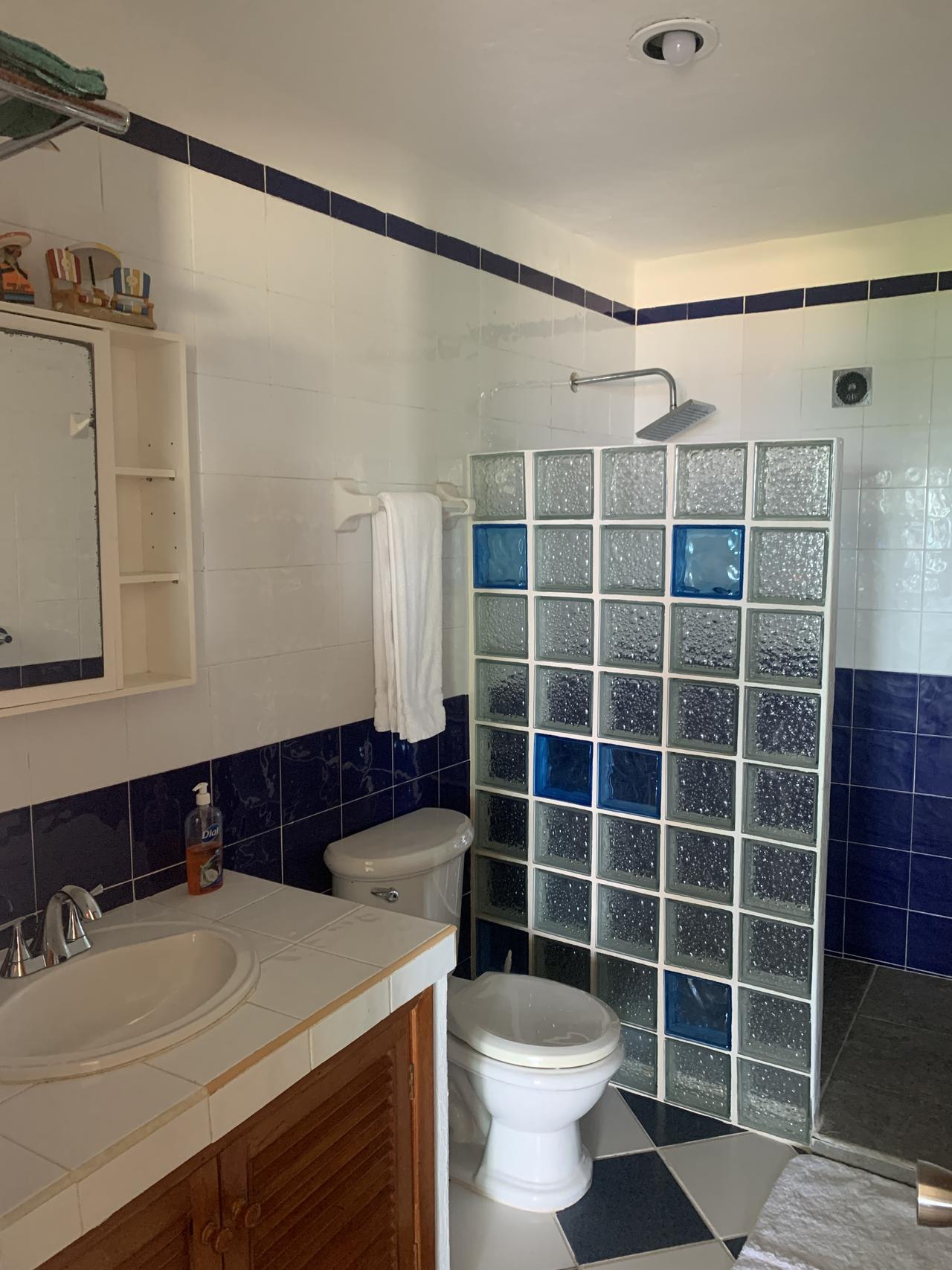 Casa frente al mar con diseño lock-off en Casitas Blancas