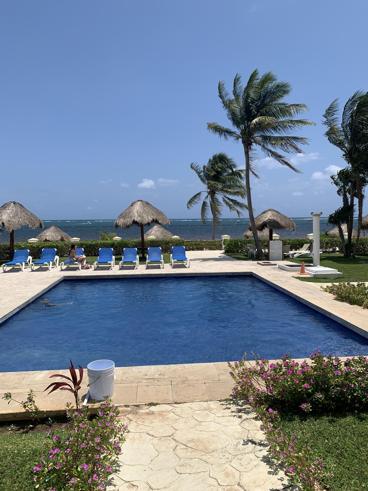Casa frente al mar con diseño lock-off en Casitas Blancas