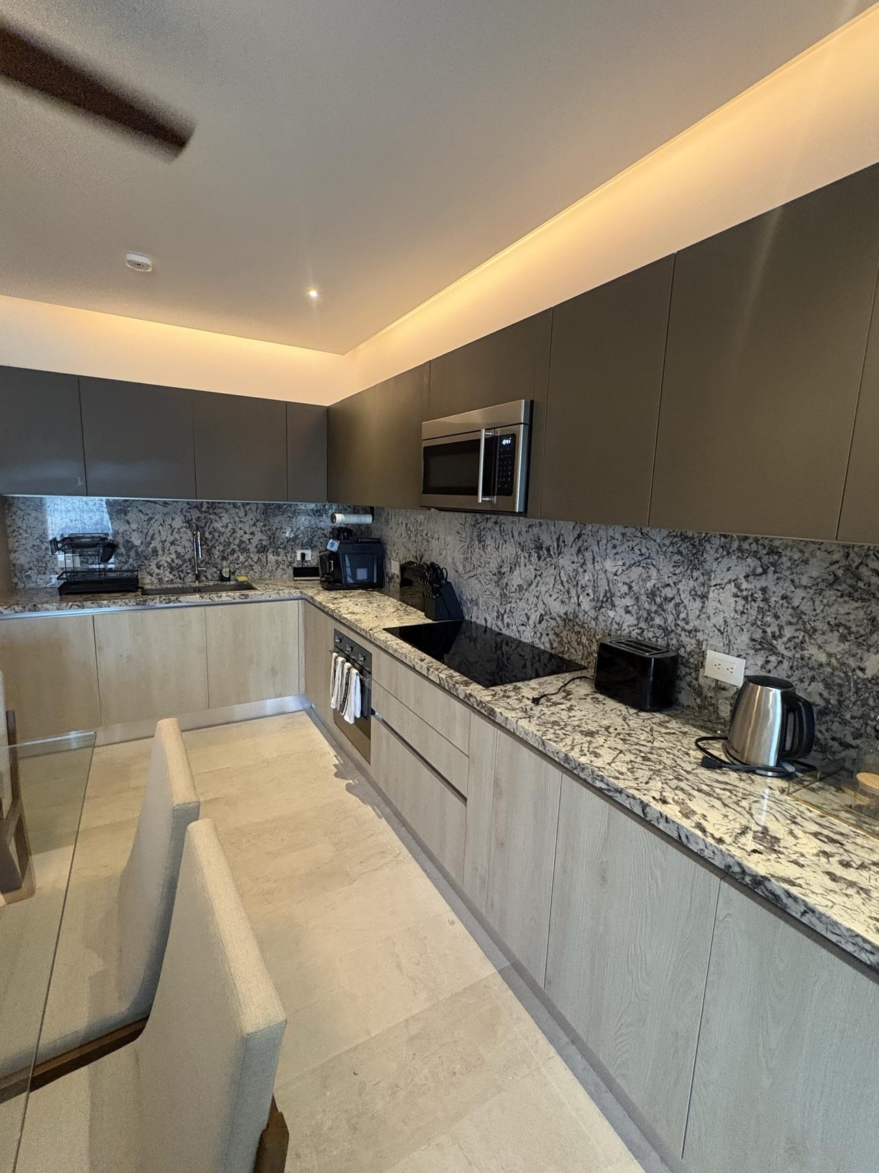 PortoBlu 302: one-bedroom condo steps from the beach