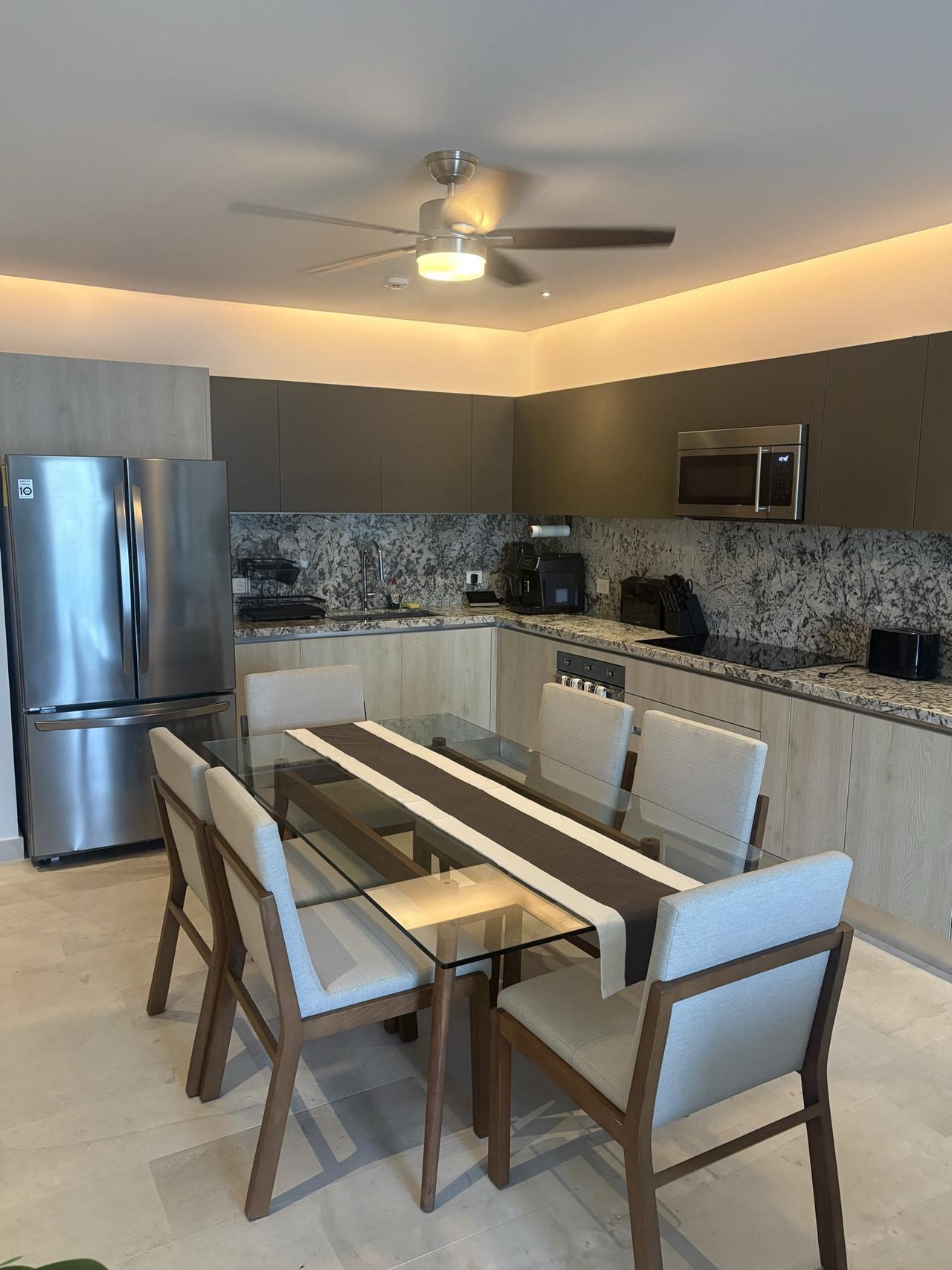 PortoBlu 302: one-bedroom condo steps from the beach