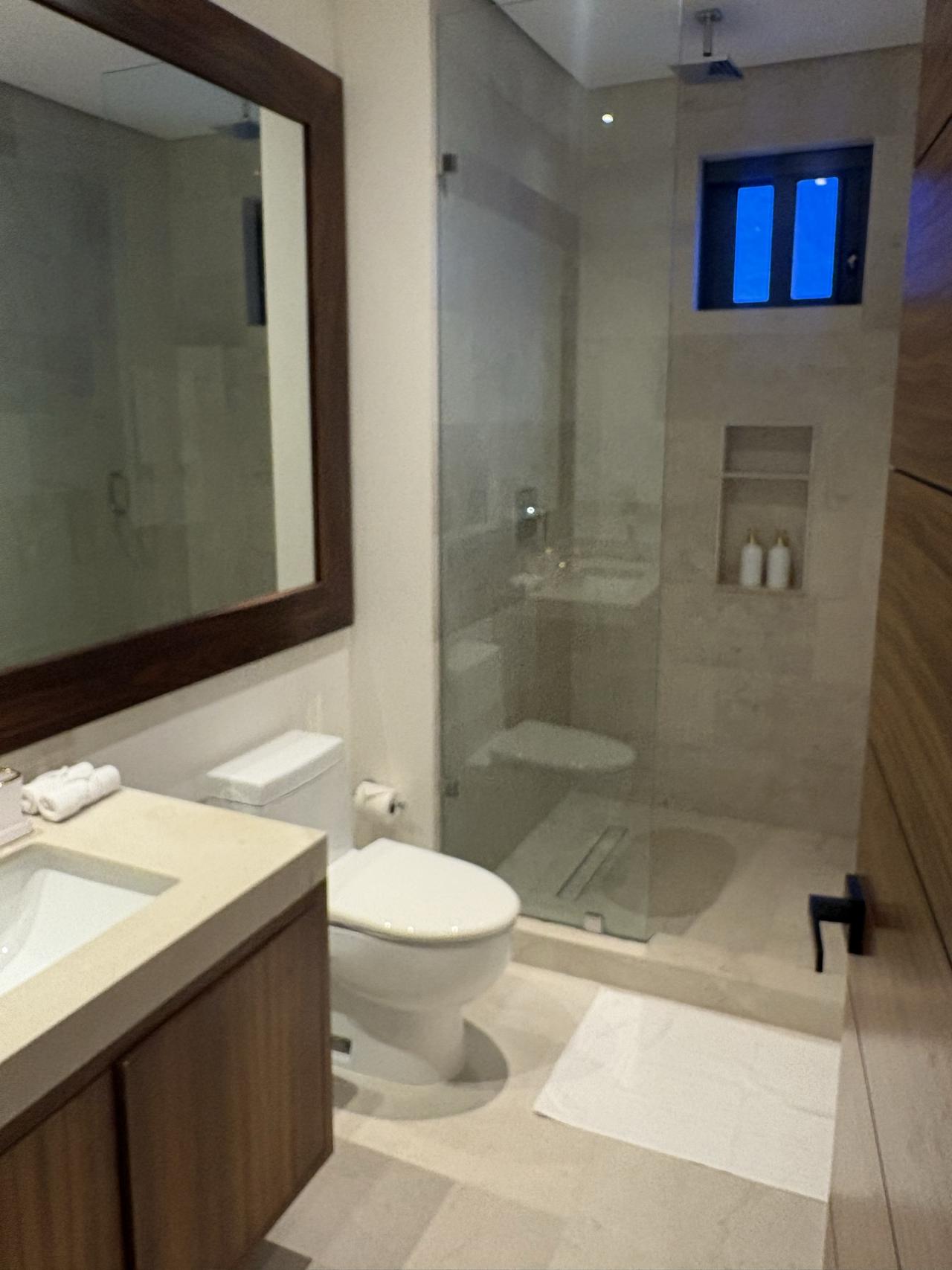 PortoBlu 302: one-bedroom condo steps from the beach